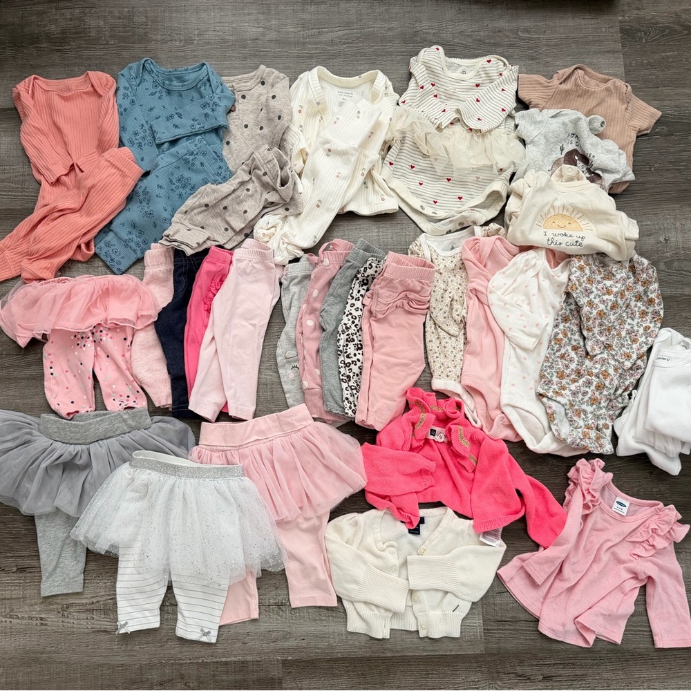 Baby Girl 0-3 month clothing lot- Gap, Carter’s, Old Navy, Cloud Island